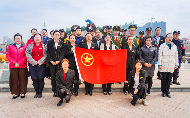 五四青年节志愿者合照.png
